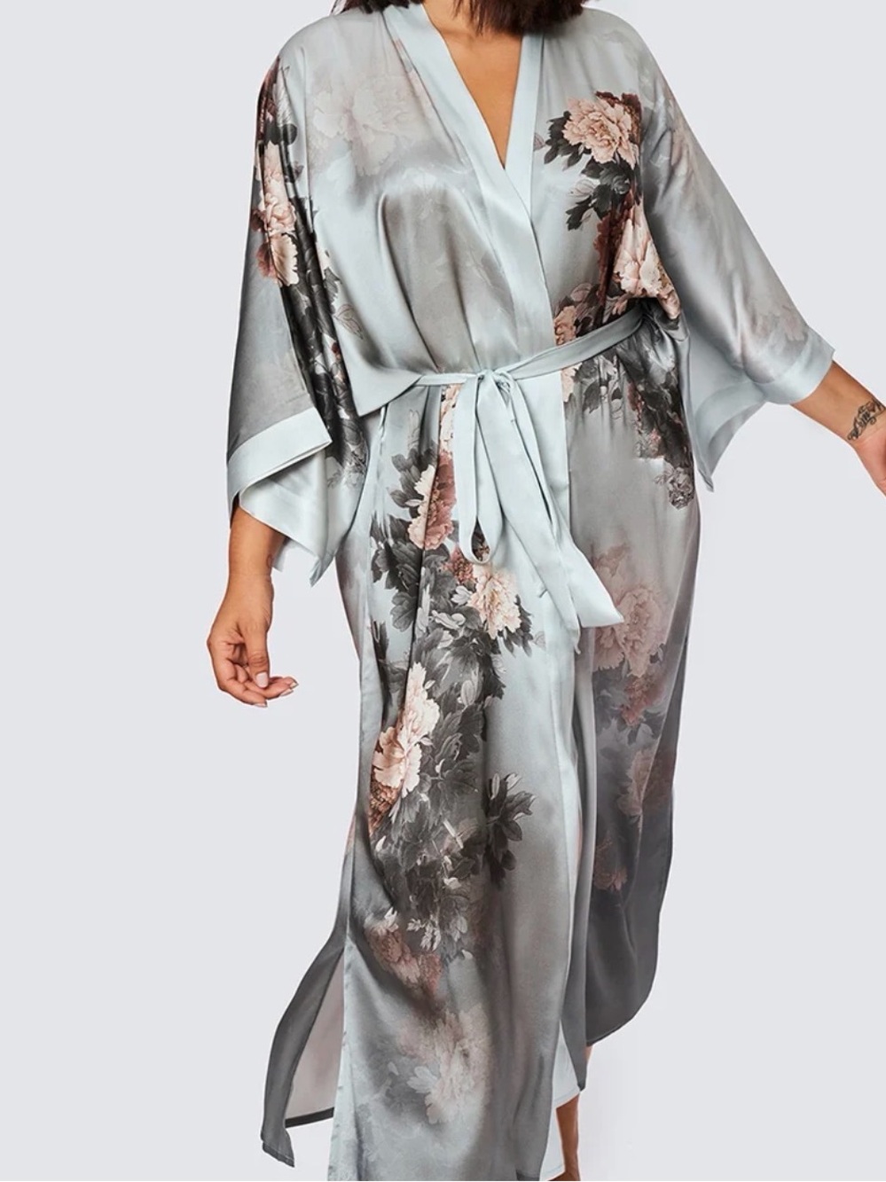 KIM + ONO 100% Silk Floral Kimono Robe - Light Blue silver